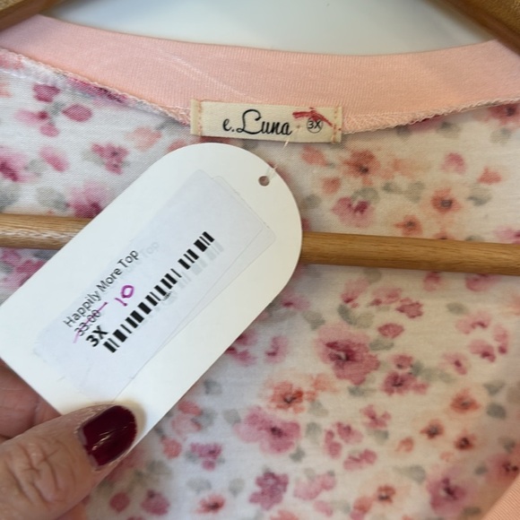 Boutique E.LUNA New with Tags PLUS DIZZY FLORAL PRINT AND SOLID MIXED V NECK 3X - Picture 5 of 10